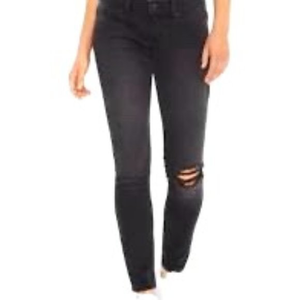 NWT Levi's‎ 524 Distressed Skinny Jeans 9/24